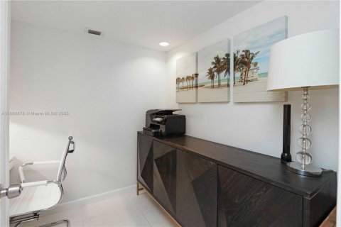 Condo in Key Biscayne, Florida, 1 bedroom  № 1890118 - photo 10