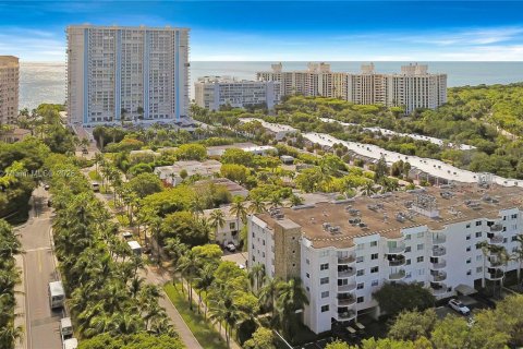 Condo in Key Biscayne, Florida, 1 bedroom  № 1890118 - photo 24