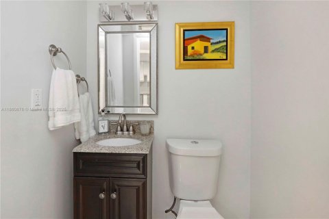 Condo in Key Biscayne, Florida, 1 bedroom  № 1890118 - photo 9