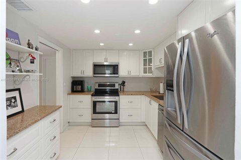 Condo in Key Biscayne, Florida, 1 bedroom  № 1890118 - photo 6