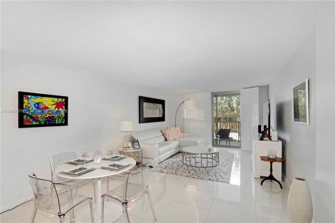 Condo in Key Biscayne, Florida, 1 bedroom  № 1890118 - photo 2