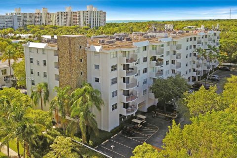 Condo in Key Biscayne, Florida, 1 bedroom  № 1890118 - photo 22