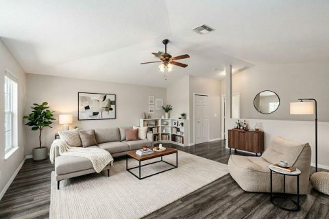 House in Port St. Lucie, Florida 3 bedrooms, 196.77 sq.m. № 2083301 - photo 16