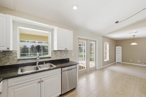 House in Port St. Lucie, Florida 3 bedrooms, 196.77 sq.m. № 2083301 - photo 8