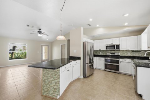House in Port St. Lucie, Florida 3 bedrooms, 196.77 sq.m. № 2083301 - photo 5
