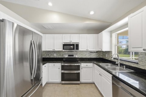 House in Port St. Lucie, Florida 3 bedrooms, 196.77 sq.m. № 2083301 - photo 6