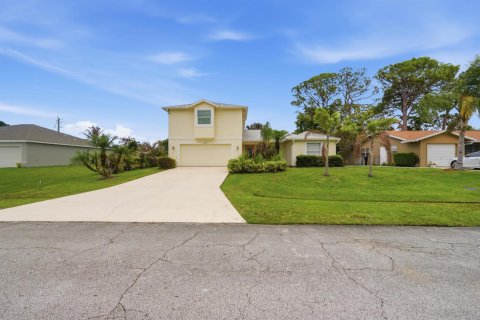 House in Port St. Lucie, Florida 3 bedrooms, 196.77 sq.m. № 2083301