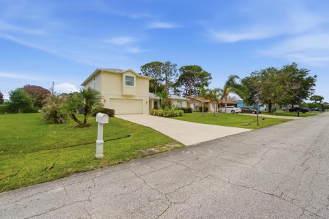 House in Port St. Lucie, Florida 3 bedrooms, 196.77 sq.m. № 2083301 - photo 27
