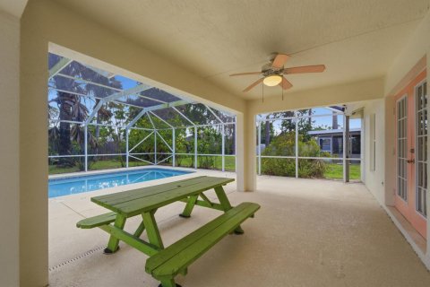 House in Port St. Lucie, Florida 3 bedrooms, 196.77 sq.m. № 2083301 - photo 19