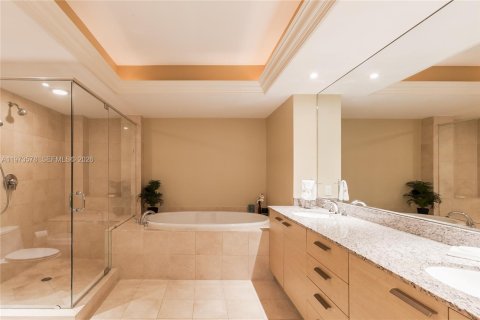 Condo in Hallandale Beach, Florida, 3 bedrooms  № 2052882 - photo 9