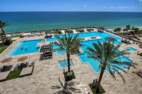 Condo in Hallandale Beach, Florida, 3 bedrooms  № 2052882 - photo 20