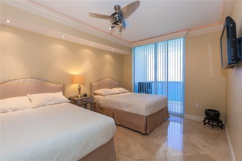 Condo in Hallandale Beach, Florida, 3 bedrooms  № 2052882 - photo 10