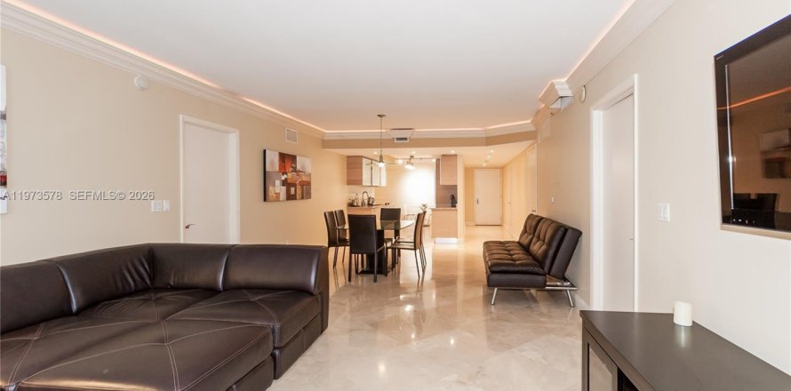 Condominio en Hallandale Beach, Florida, 3 dormitorios  № 2052882