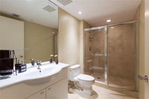 Condo in Hallandale Beach, Florida, 3 bedrooms  № 2052882 - photo 13