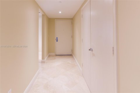 Condo in Hallandale Beach, Florida, 3 bedrooms  № 2052882 - photo 8