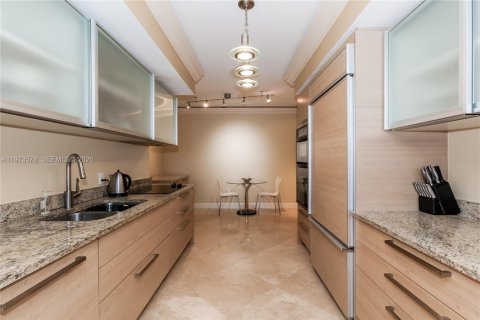 Condo in Hallandale Beach, Florida, 3 bedrooms  № 2052882 - photo 2