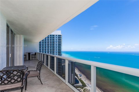 Condo in Hallandale Beach, Florida, 3 bedrooms  № 2052882 - photo 14