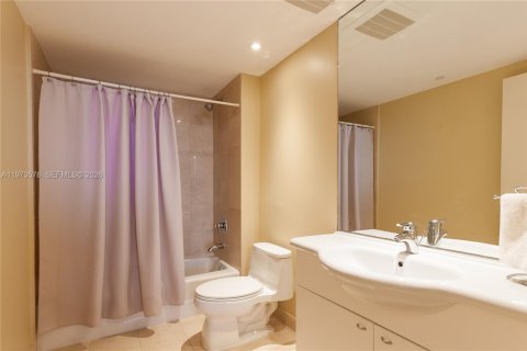 Condo in Hallandale Beach, Florida, 3 bedrooms  № 2052882 - photo 11