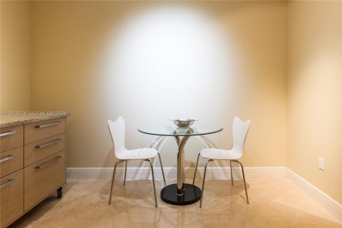 Condo in Hallandale Beach, Florida, 3 bedrooms  № 2052882 - photo 5