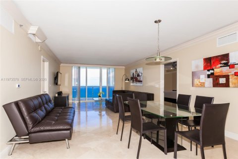 Condominio en alquiler en Hallandale Beach, Florida, 3 dormitorios, 171.03 m2 № 2052882 - foto 29