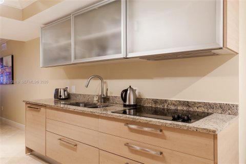 Condo in Hallandale Beach, Florida, 3 bedrooms  № 2052882 - photo 4