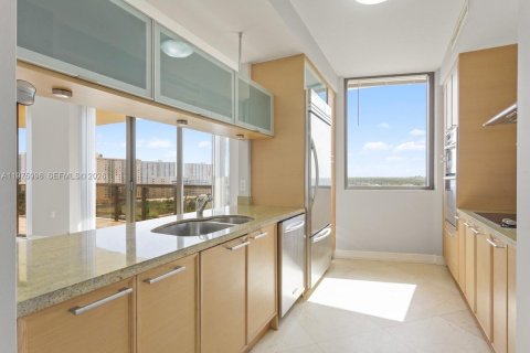 Condominio en venta en Sunny Isles Beach, Florida, 2 dormitorios, 124.67 m2 № 2042484 - foto 2