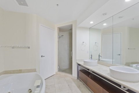 Condominio en venta en Sunny Isles Beach, Florida, 2 dormitorios, 124.67 m2 № 2042484 - foto 7