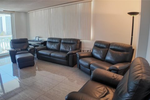 Condo in Hallandale Beach, Florida, 2 bedrooms  № 2086024 - photo 12