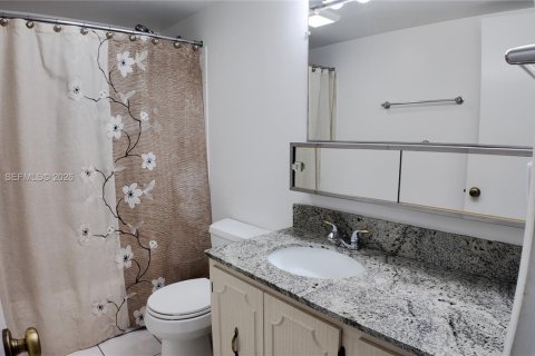 Condo in Hallandale Beach, Florida, 2 bedrooms  № 2086024 - photo 20