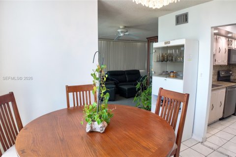 Condo in Hallandale Beach, Florida, 2 bedrooms  № 2086024 - photo 6