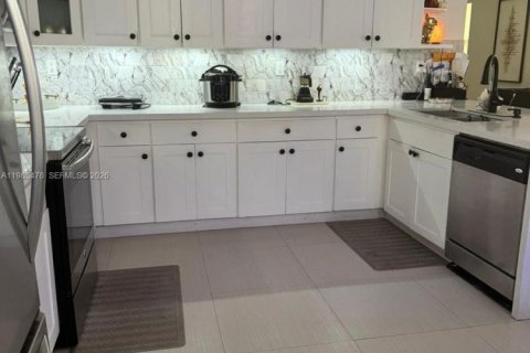 Снять в аренду виллу или дом в Дорал, Флорида 4 спальни, 214.6м2, № 2047025 - фото 8