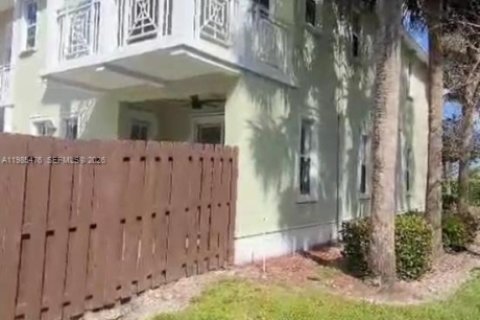 Снять в аренду виллу или дом в Дорал, Флорида 4 спальни, 214.6м2, № 2047025 - фото 2