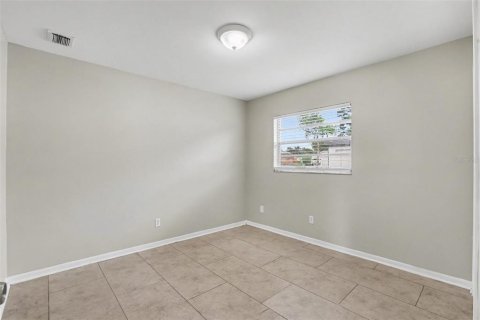 House in Brandon, Florida 4 bedrooms, 146.14 sq.m. № 2339041 - photo 10