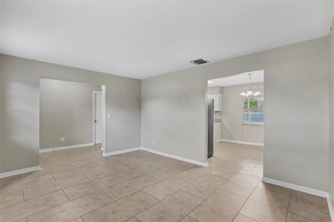 House in Brandon, Florida 4 bedrooms, 146.14 sq.m. № 2339041 - photo 3