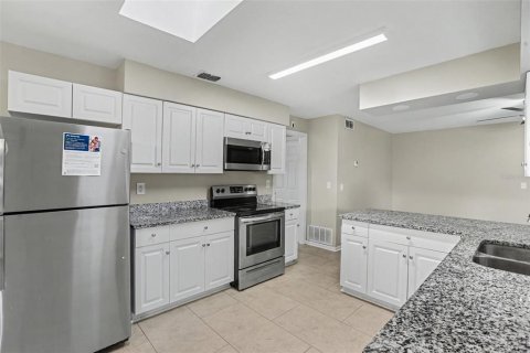 House in Brandon, Florida 4 bedrooms, 146.14 sq.m. № 2339041 - photo 7
