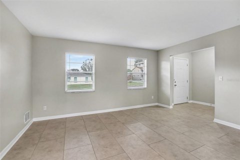 House in Brandon, Florida 4 bedrooms, 146.14 sq.m. № 2339041 - photo 4