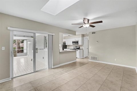 House in Brandon, Florida 4 bedrooms, 146.14 sq.m. № 2339041 - photo 5