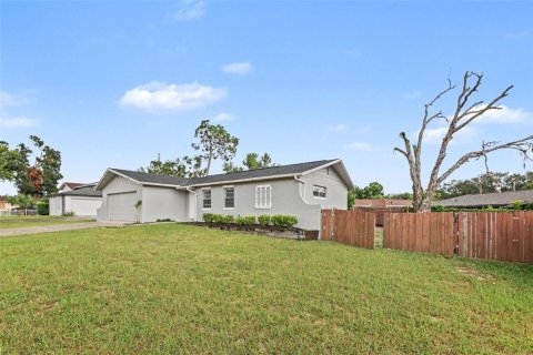 House in Brandon, Florida 4 bedrooms, 146.14 sq.m. № 2339041 - photo 16