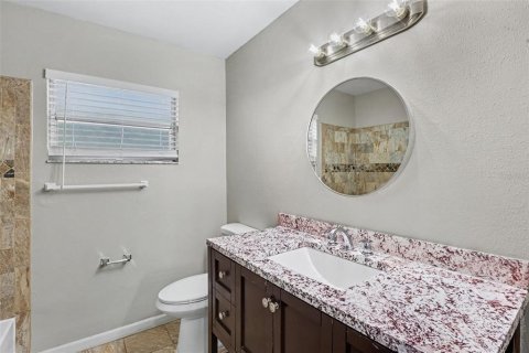 House in Brandon, Florida 4 bedrooms, 146.14 sq.m. № 2339041 - photo 17