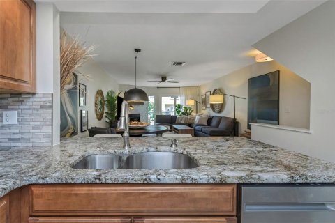 Adosado en alquiler en Saint Petersburg, Florida, 3 dormitorios, 147.25 m2 № 1819570 - foto 13