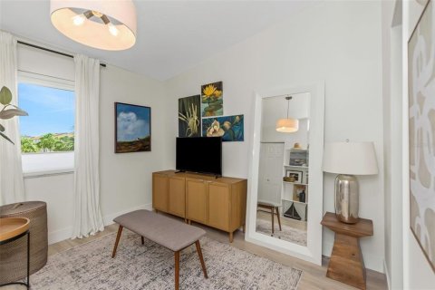 Adosado en alquiler en Saint Petersburg, Florida, 3 dormitorios, 147.25 m2 № 1819570 - foto 4