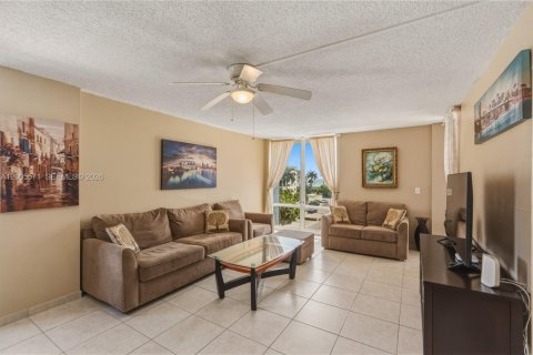Condo à Hollywood, Floride, 2 chambres  № 2068797