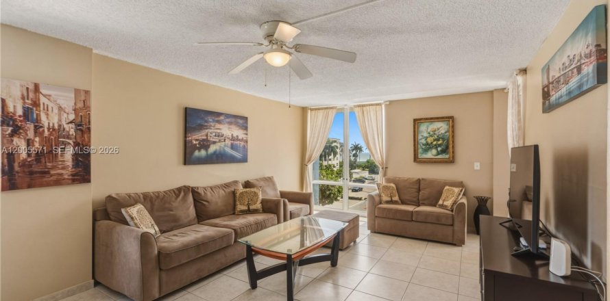 Condo à Hollywood, Floride, 2 chambres  № 2068797