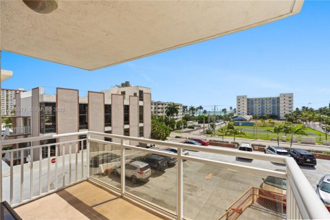 Copropriété à louer à Hollywood, Floride: 2 chambres, 113.15 m2 № 2068797 - photo 3