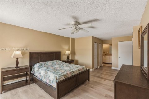 Copropriété à louer à Hollywood, Floride: 2 chambres, 113.15 m2 № 2068797 - photo 17