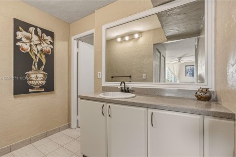 Copropriété à louer à Hollywood, Floride: 2 chambres, 113.15 m2 № 2068797 - photo 18