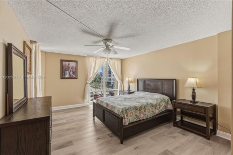 Copropriété à louer à Hollywood, Floride: 2 chambres, 113.15 m2 № 2068797 - photo 14
