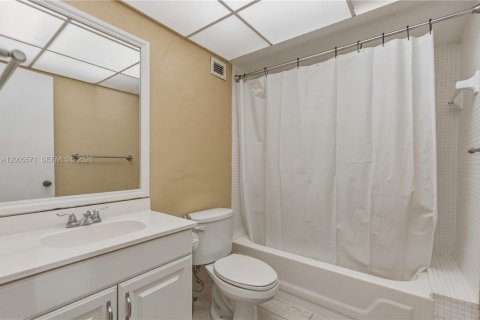 Copropriété à louer à Hollywood, Floride: 2 chambres, 113.15 m2 № 2068797 - photo 26