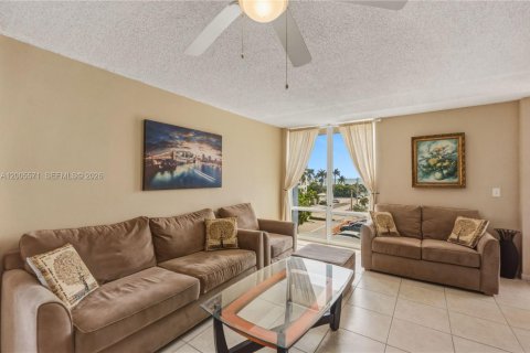 Copropriété à louer à Hollywood, Floride: 2 chambres, 113.15 m2 № 2068797 - photo 5
