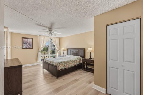 Copropriété à louer à Hollywood, Floride: 2 chambres, 113.15 m2 № 2068797 - photo 15